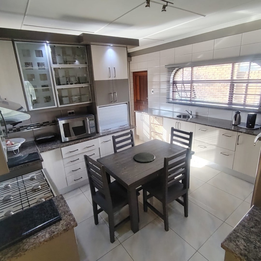 6 Bedroom Property for Sale in Baysville Eastern Cape